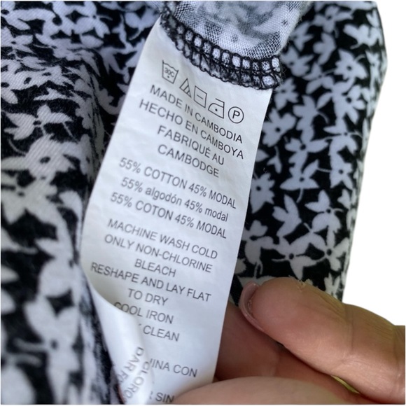 Michael Kors Black Floral Ruffle Sleeve Top Size Large - Picture 6 of 6